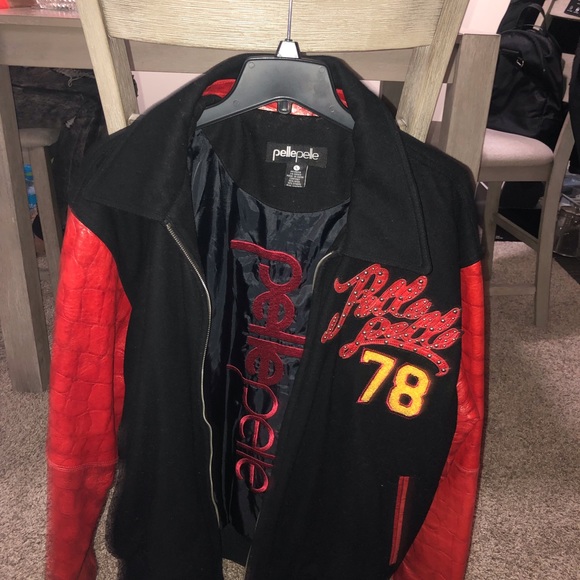 I’m selling these size large Pelle Pelle coats for 200 and up. - Picture 3 of 3